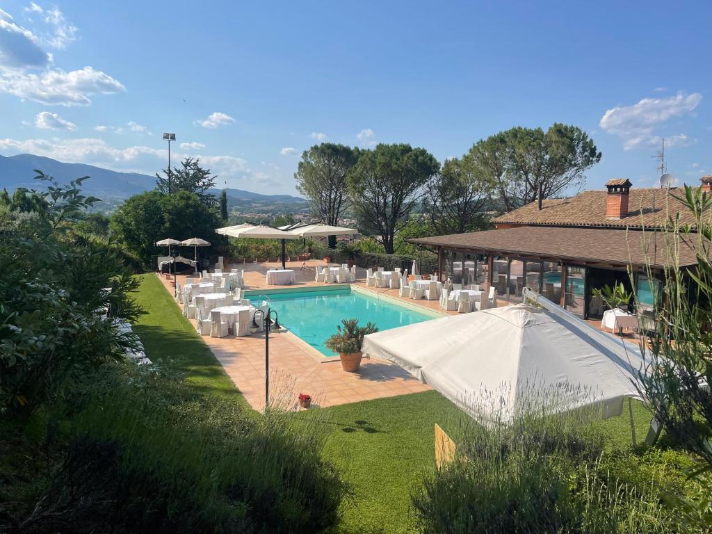 The swimming pool at or close to Hotel La Fattoria