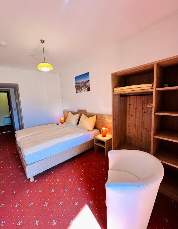 Postel nebo postele na pokoji v ubytování Landhotel Gasthof Eichhof Natters