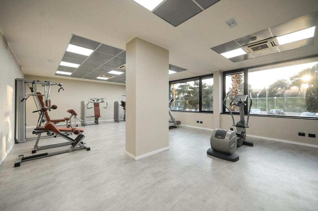 Fitness centrum a/nebo fitness zařízení v ubytování Hotel Selene Pomezia