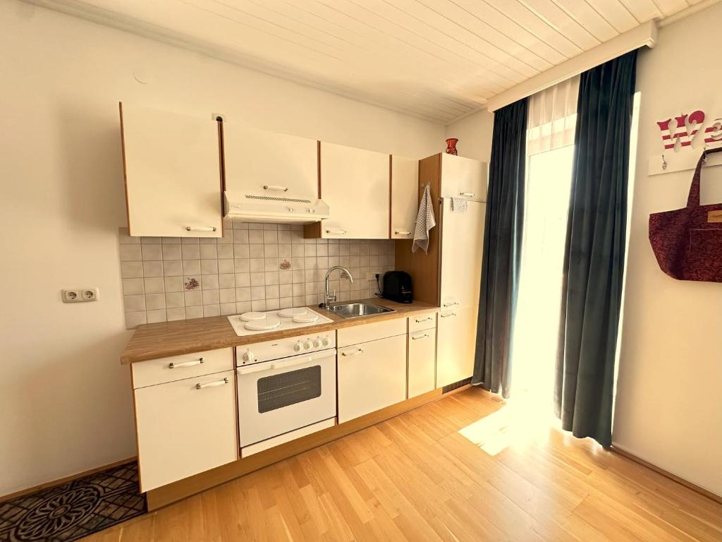 Kuchyň nebo kuchyňský kout v ubytování Gästehaus Gertrude