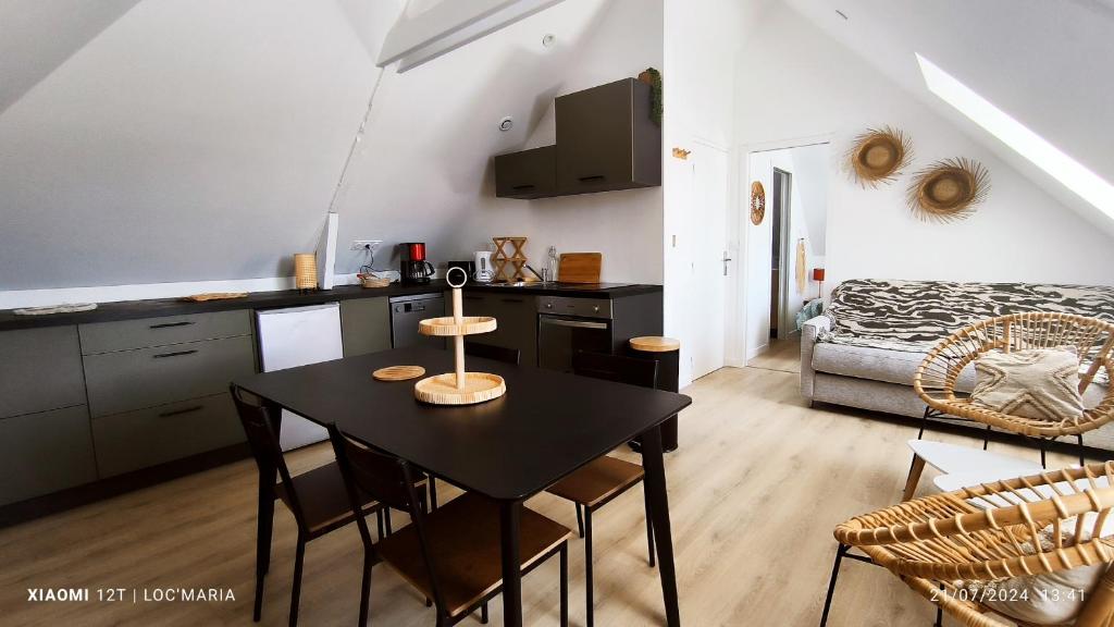 TV a/nebo společenská místnost v ubytování Le Roi de Guerveur - Appartement vue mer