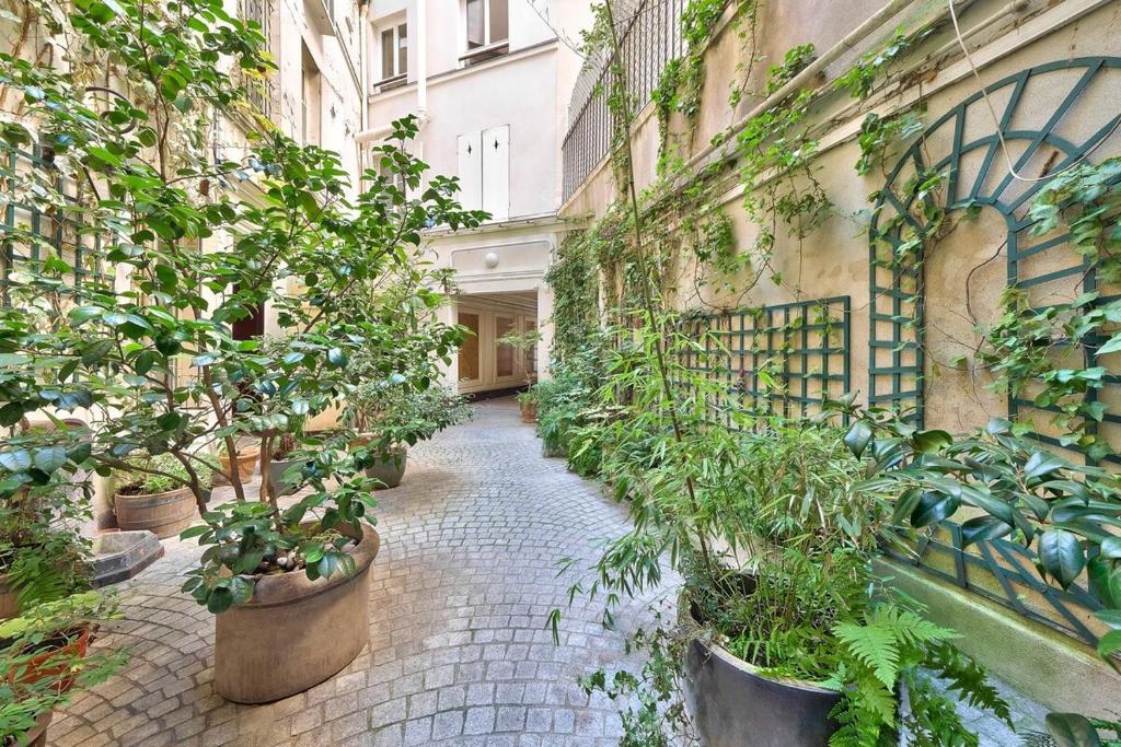 Сад в Paris City Centre, St Lazare Station, Métro, Théâtre Mogador, Casino de Paris, Trianon, Moulin Rouge, Sacré Coeur, Galeries Lafayette, From 1 to 4 guests
