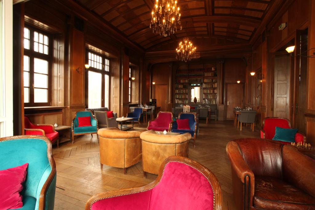 Ein Sitzbereich in der Unterkunft Schloss Basthorst