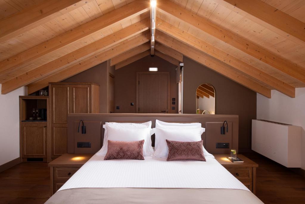 
Penthouse Suite with Direct Sea View
