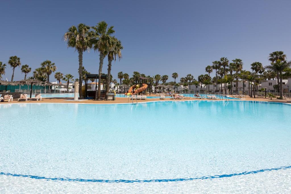 Home2Book Sunny Terrace & Pool Apt in Corralejo