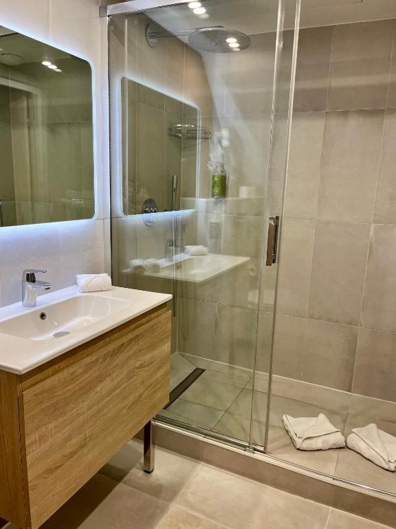 Hôtel Central Saint Germain - Resim 39