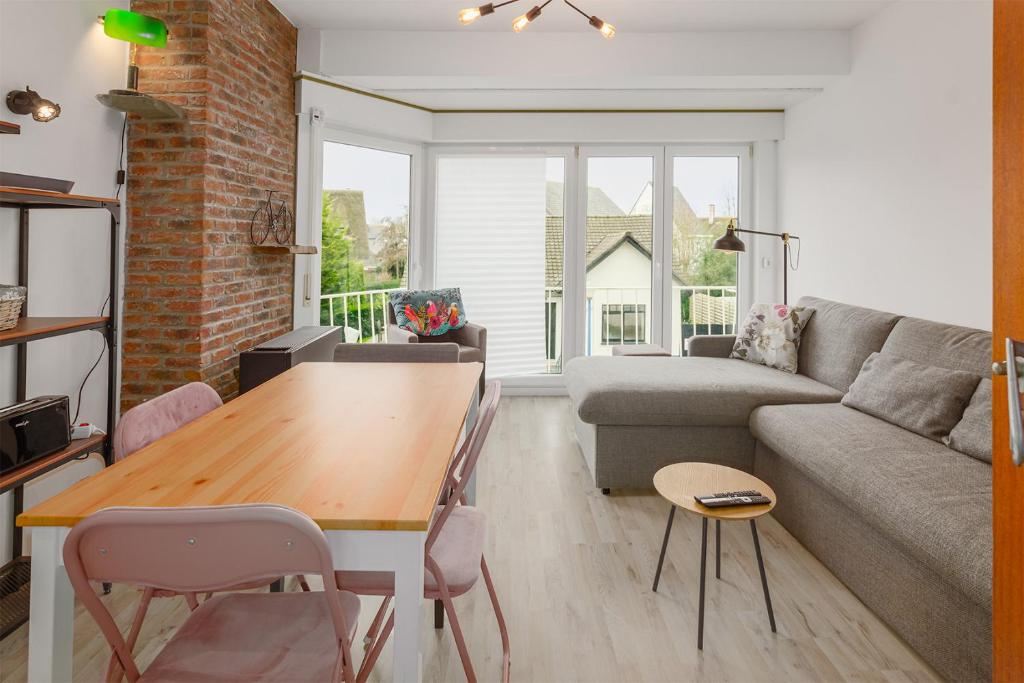 a living room with a couch and a table at Sarant 0202 in Koksijde