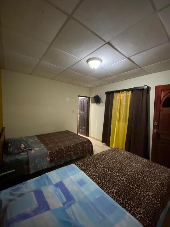 Postel nebo postele na pokoji v ubytování Hostal Beiro
