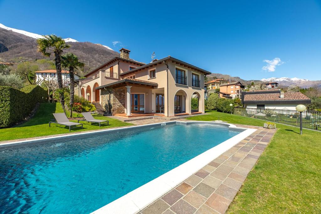 Bazén v ubytování Villa Principessa - Stunning Villa with Panoramic Lake Como Views nebo v jeho okolí
