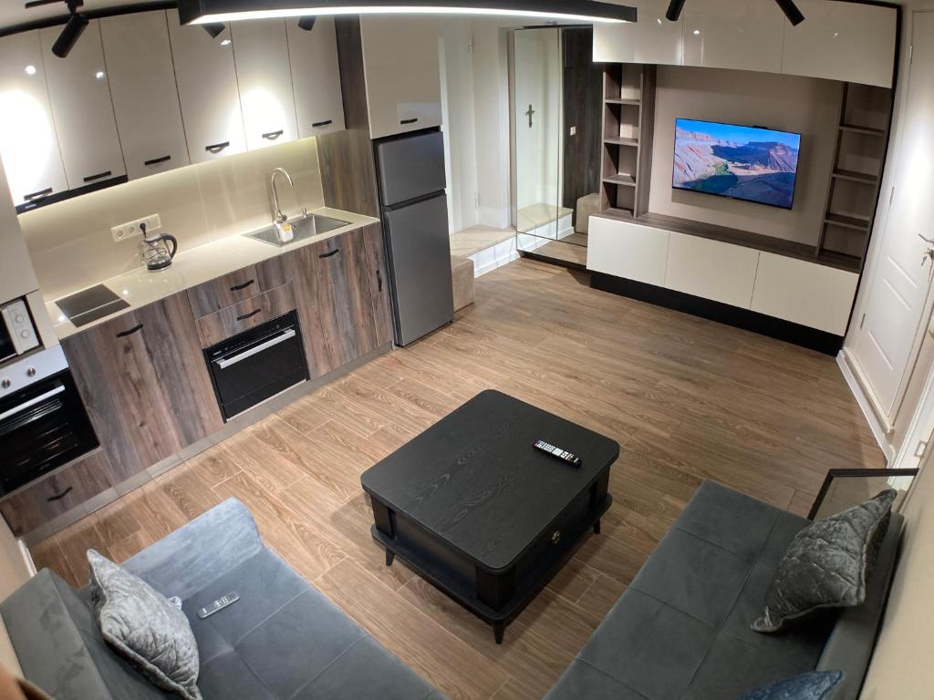 فضای داخلی A cozy and comfortable semi-basement apartment در تفلیس - تصویر ۳