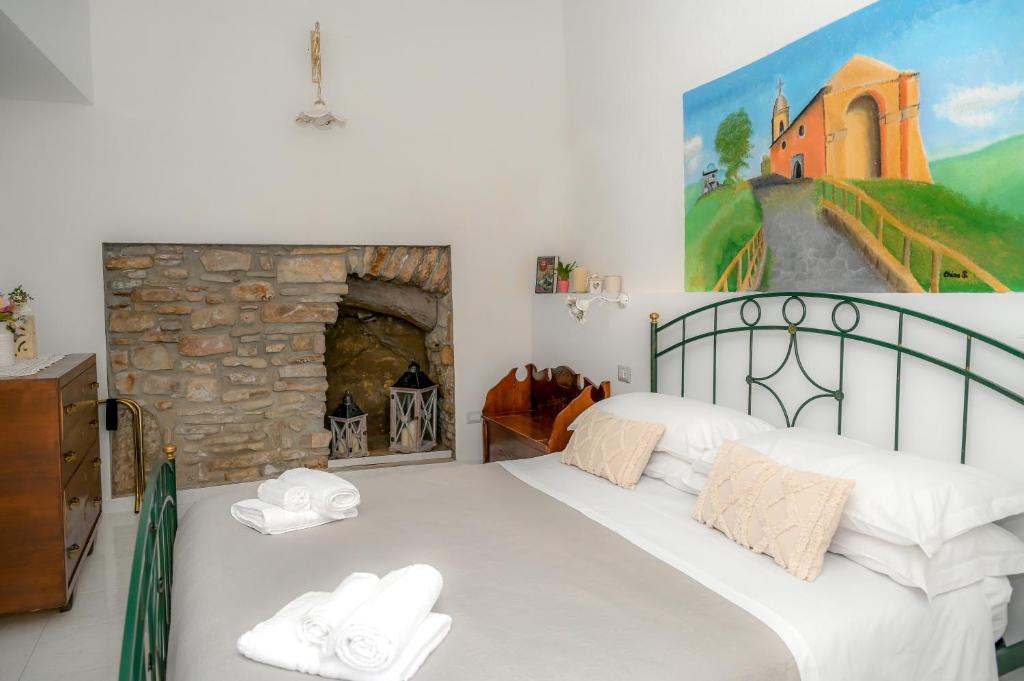 Postel nebo postele na pokoji v ubytování Karlin's house Anzi - albergo diffuso