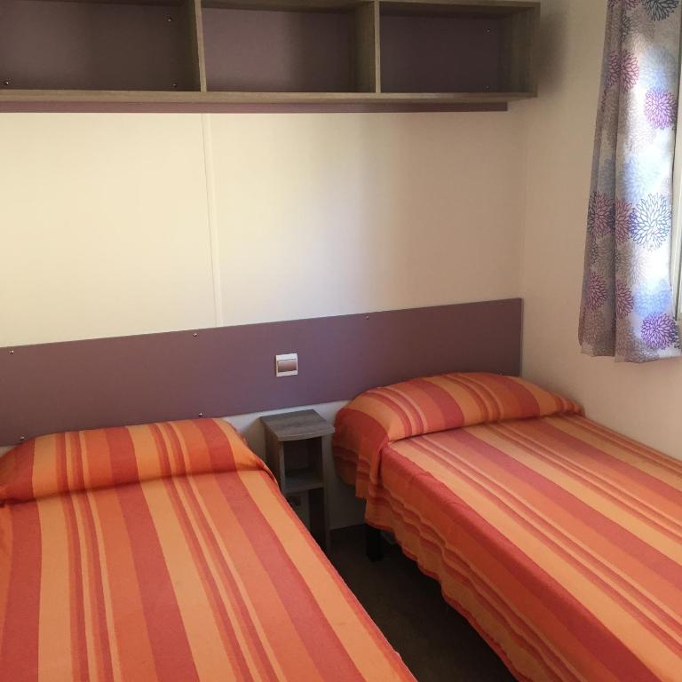 Ein Bett oder Betten in einem Zimmer der Unterkunft Camping Edy