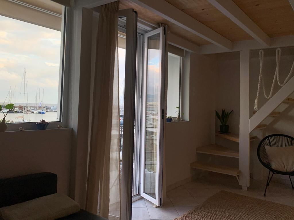 Fotografie z fotogalerie ubytování Zefi's Loft - Sea View in Piraeus v destinaci Piraeus