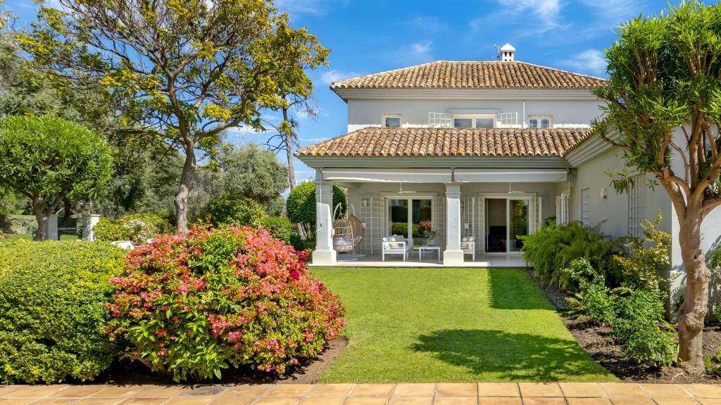 Zahrada ubytování VACATION MARBELLA I Guadalmina Golf Front Villa, Private Pool, Close to the Beach