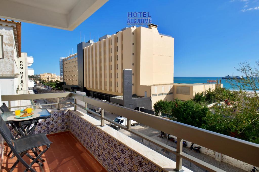 Sardine Holidays I com varanda e vista mar