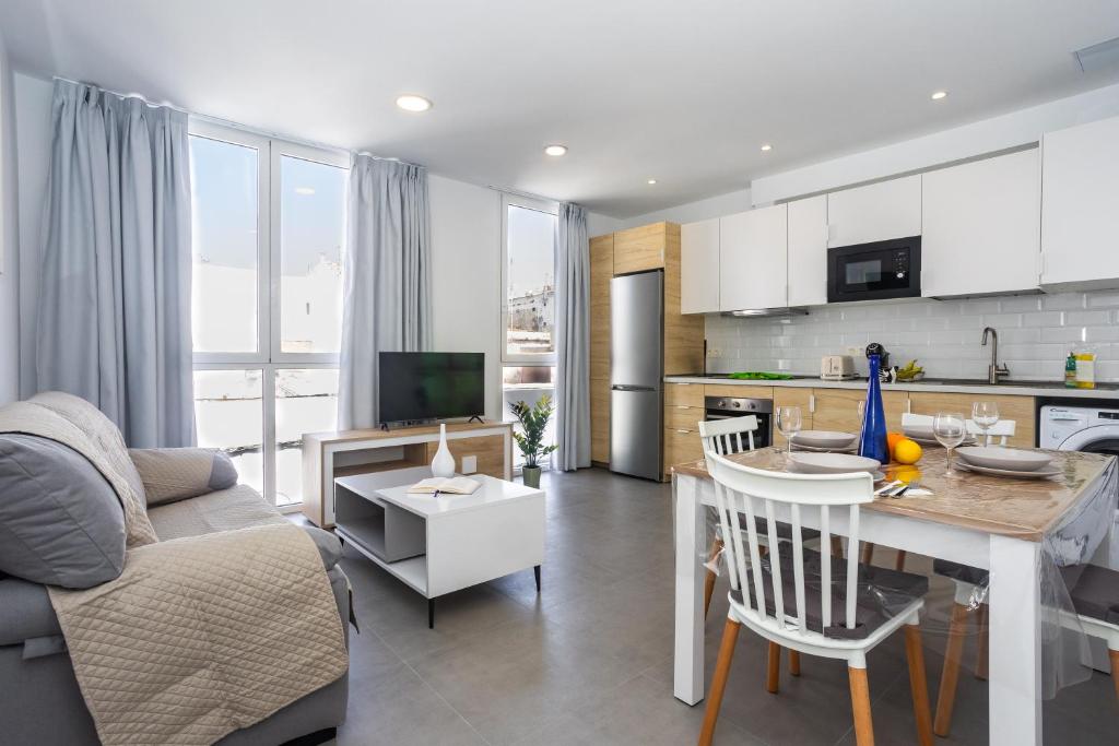 TV a/nebo společenská místnost v ubytování Eslanzarote Aptos Mozaga Nice by Corujo