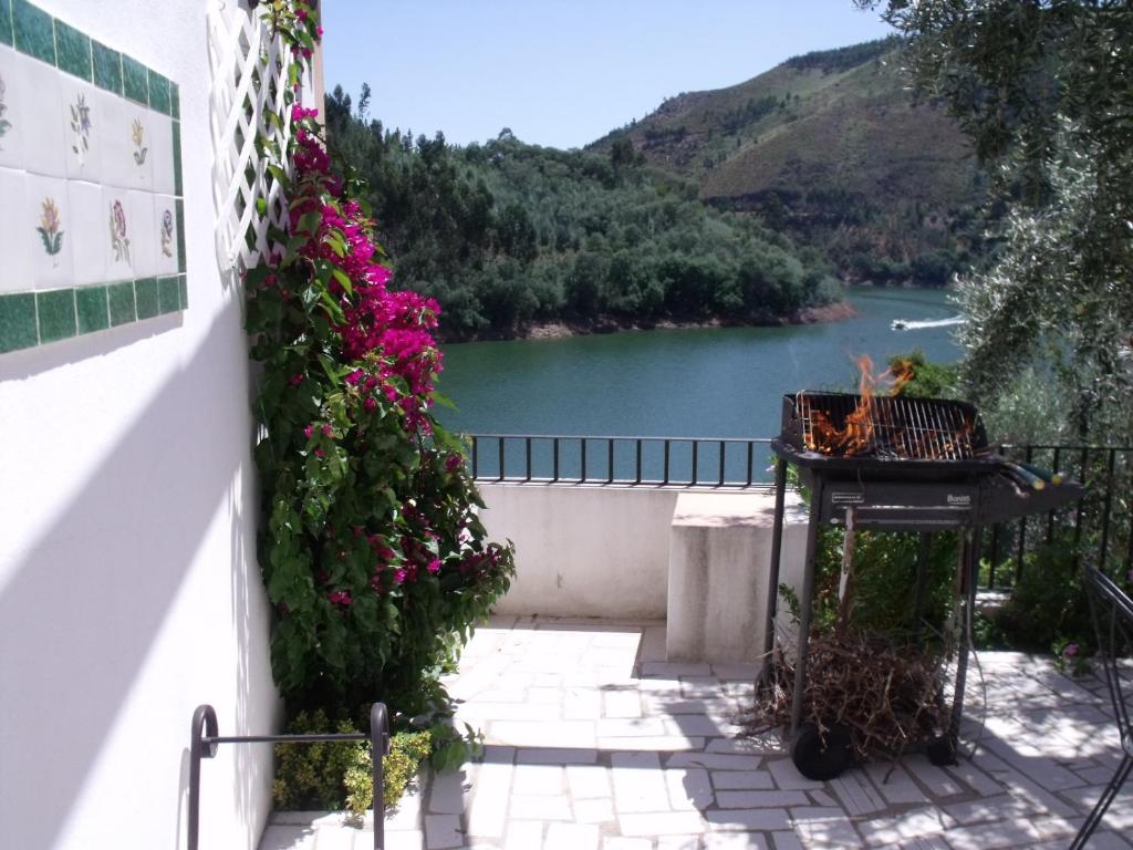 Riverside House - Housity