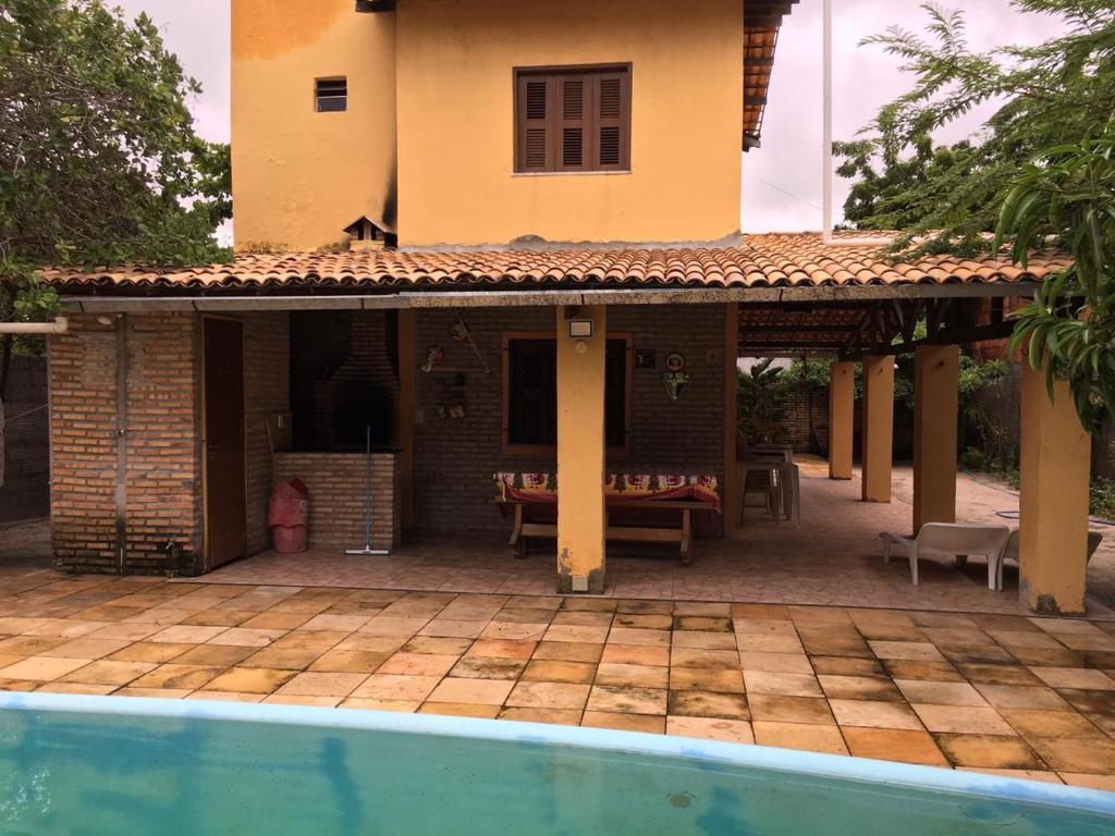 Hồ bơi trong/gần Casa com piscina Novo Iguape