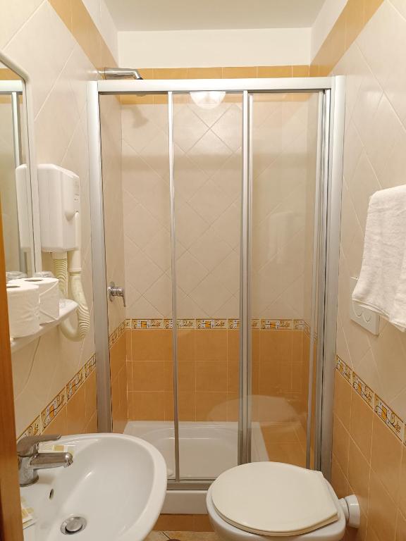 Koupelna v ubytování Albergo Marechiaro