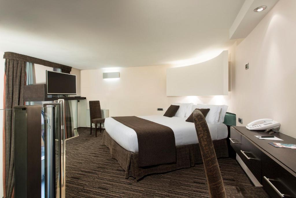TV a/nebo společenská místnost v ubytování Best Western Plus Hotel Universo