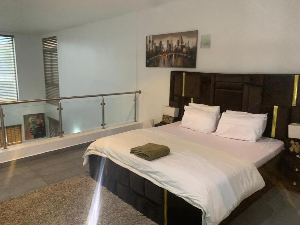 Postel nebo postele na pokoji v ubytování 1 bedroom Loft