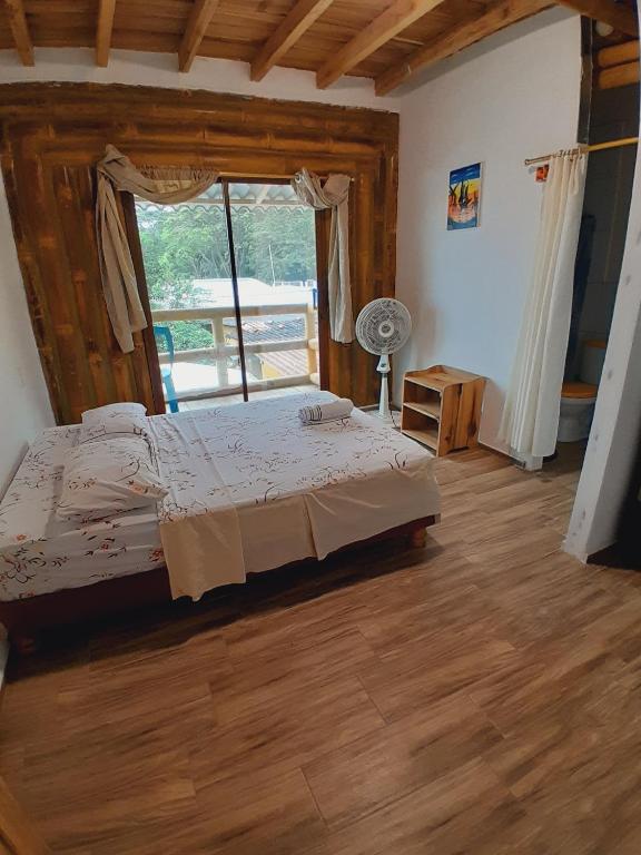 Postel nebo postele na pokoji v ubytování Hostal Fara