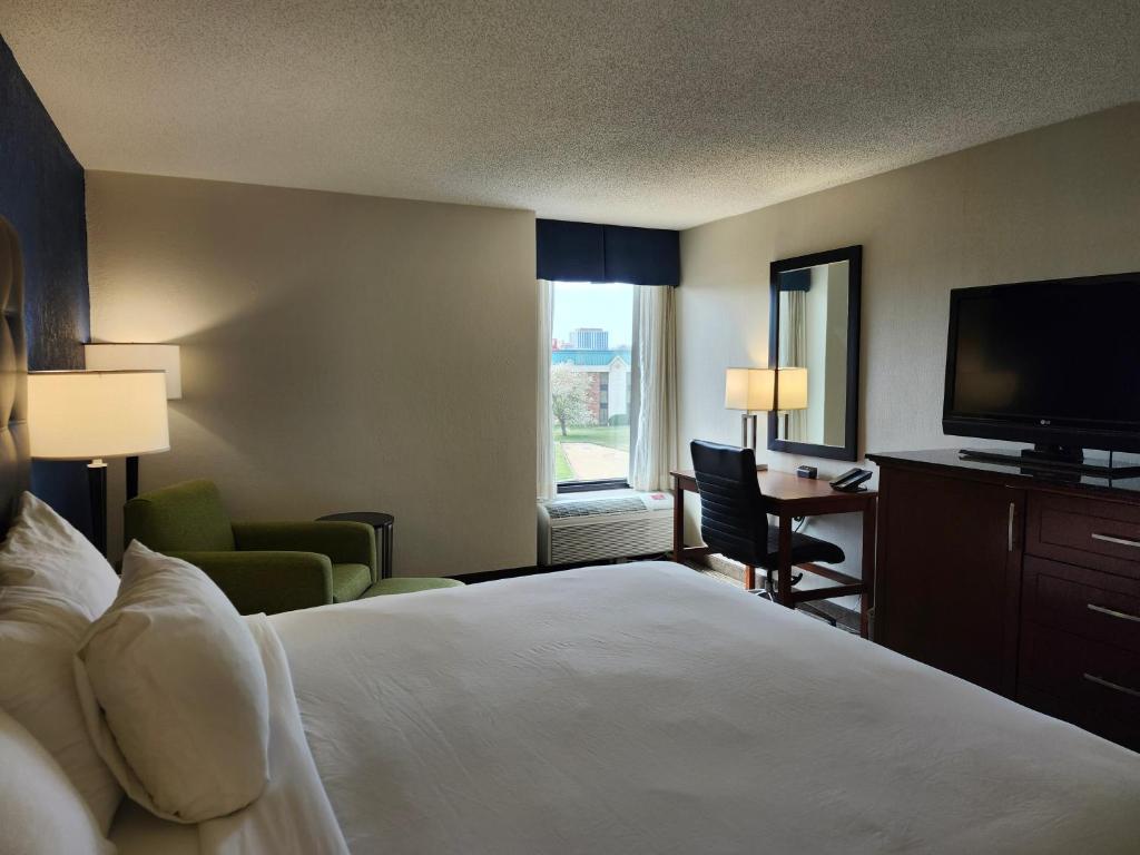 Heritage Inn & Suites St Louis Fenton, Trademark by Wyndham photo