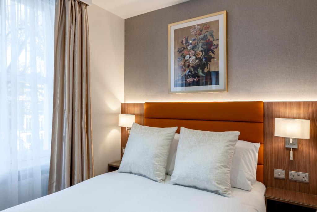 Postel nebo postele na pokoji v ubytování Grand Concerto Hotel