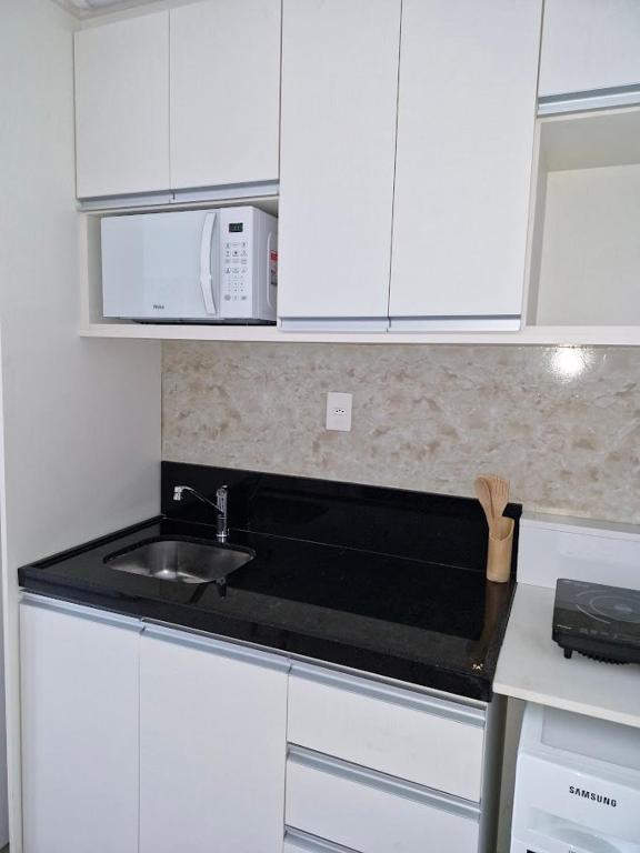 Kuchyň nebo kuchyňský kout v ubytování Loft confortável com garden