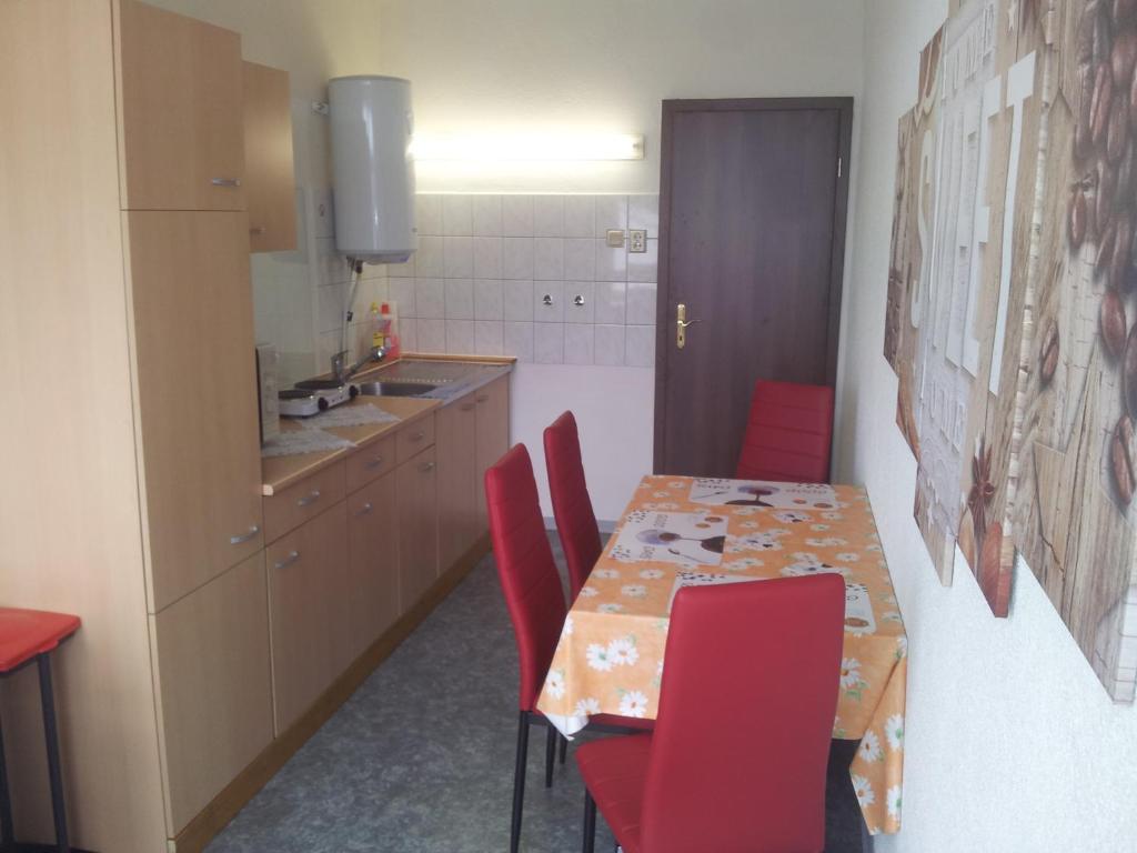 Kuchyň nebo kuchyňský kout v ubytování Monteurzimmer Siebenlehn