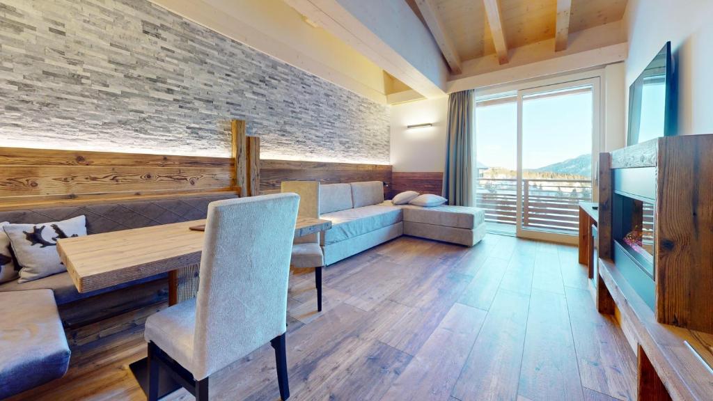 Televízia a/alebo spoločenská miestnosť v ubytovaní Hotel Gardenia