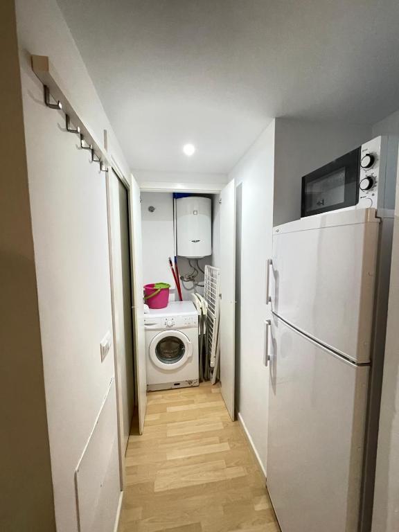 Kuchyňa alebo kuchynka v ubytovaní Apartaments Muntaner I
