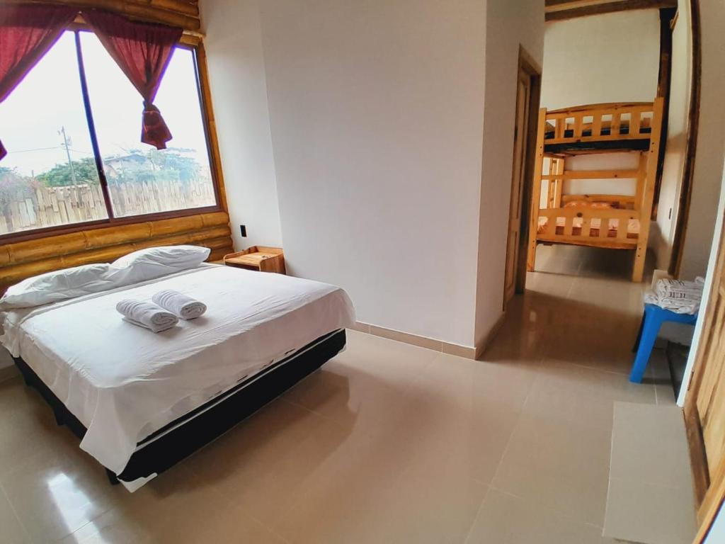 Postel nebo postele na pokoji v ubytování Hostal Fara