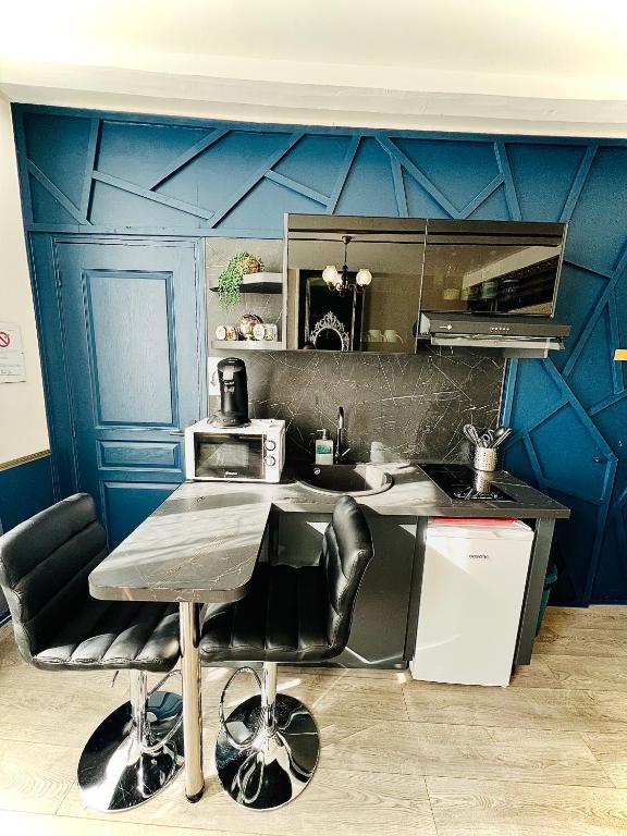 Kuchyň nebo kuchyňský kout v ubytování Studio Royal Saint-Omer Centre