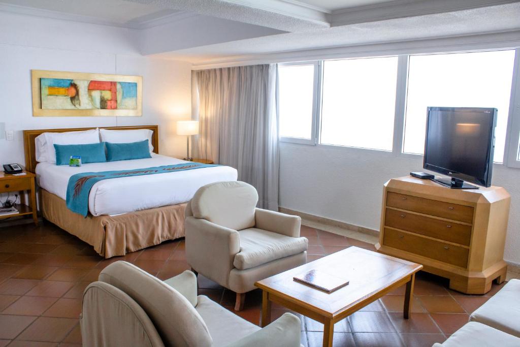 TV a/nebo společenská místnost v ubytování Hotel Almirante Cartagena Colombia