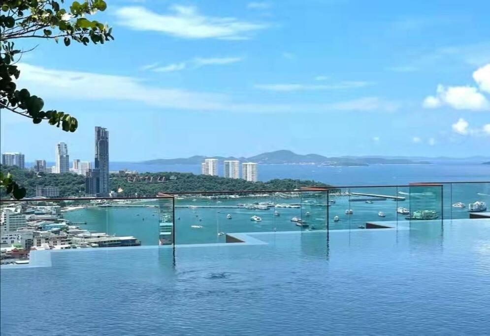 EDGE Central PATTAYA SKY - Resim 34