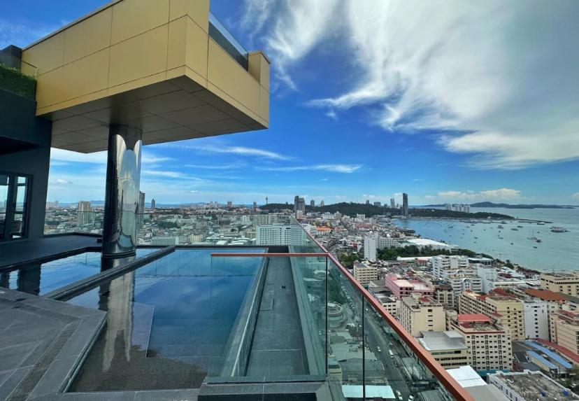 EDGE Central PATTAYA SKY - Resim 33