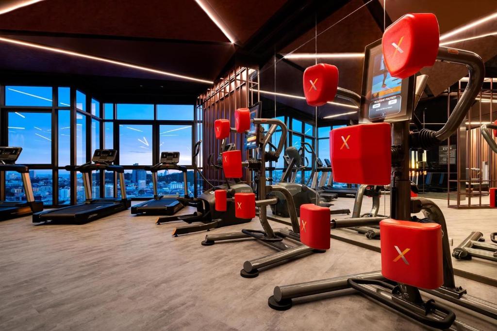Fitness centrum a/nebo fitness zařízení v ubytování EDGE Central PATTAYA SKY