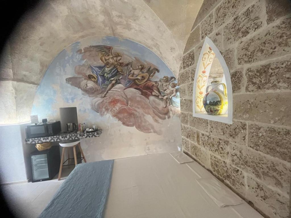 a room with a mural on the wall at Il Pozzo Antico in Gallipoli