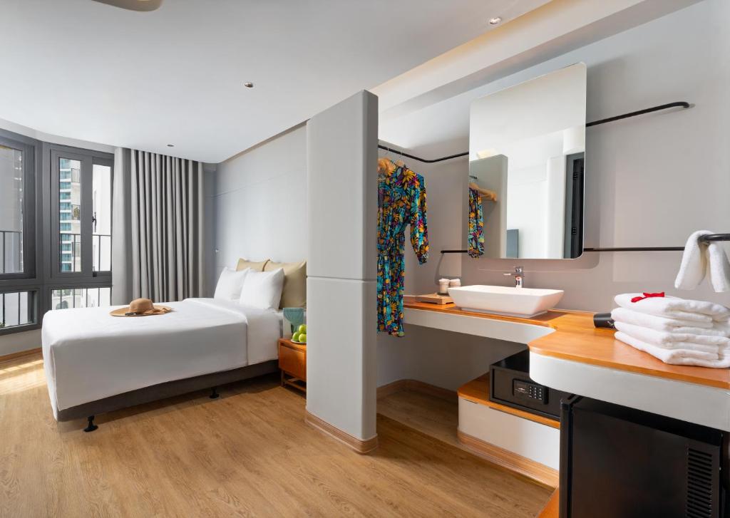 Postel nebo postele na pokoji v ubytování Seaside Boutique Hotel Nha Trang Beach