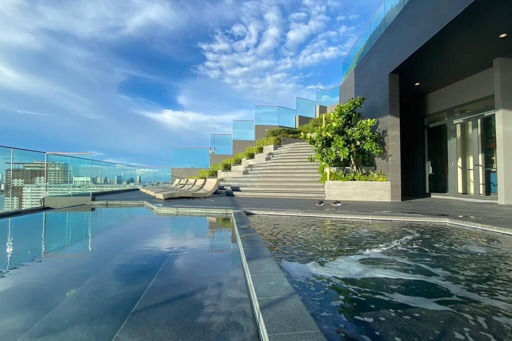 Bazén v ubytování EDGE Central PATTAYA SKY nebo v jeho okolí