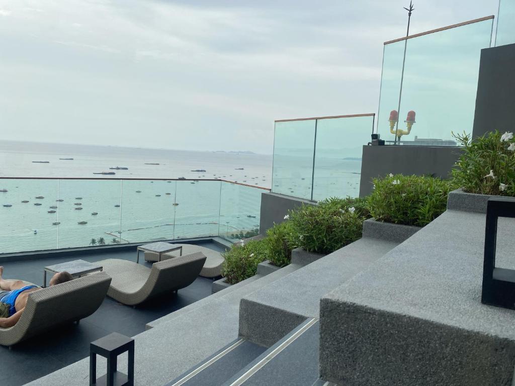 EDGE Central PATTAYA SKY - Resim 31