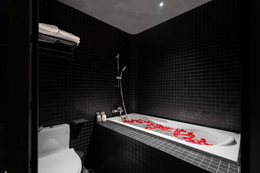 Phòng tắm tại Seaside Boutique Hotel Nha Trang Beach