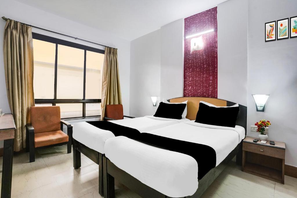 Postel nebo postele na pokoji v ubytování Super Townhouse Margao Near Railway Station Formerly Hotel Tanish
