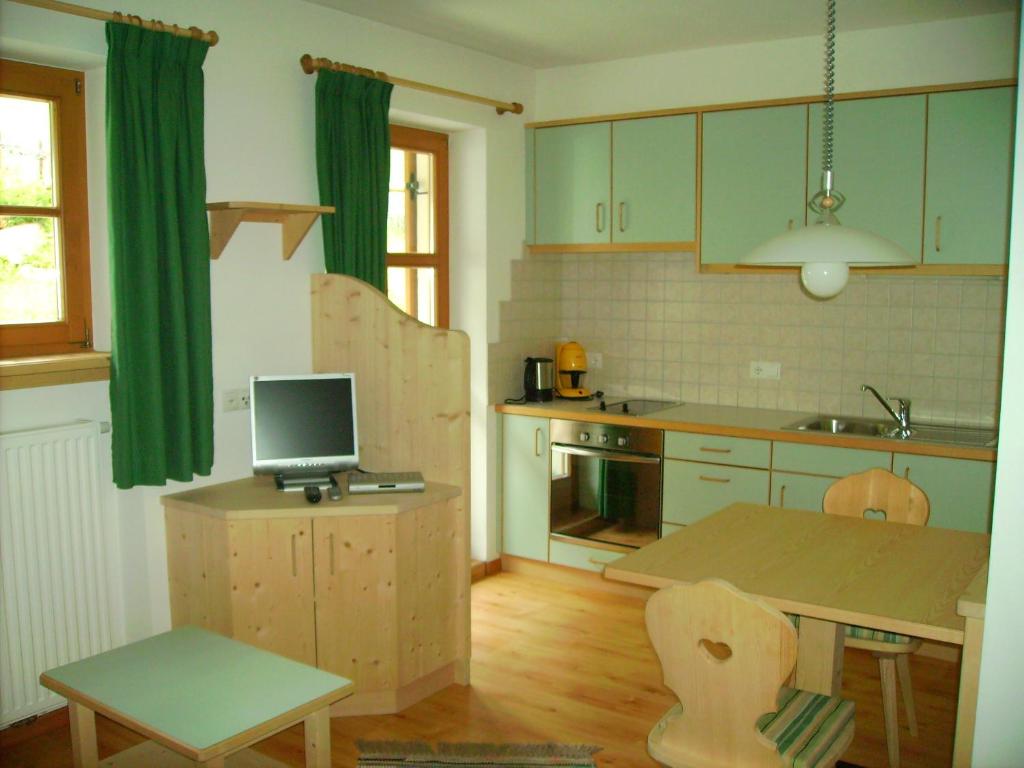 Kuchyň nebo kuchyňský kout v ubytování Maurerhof