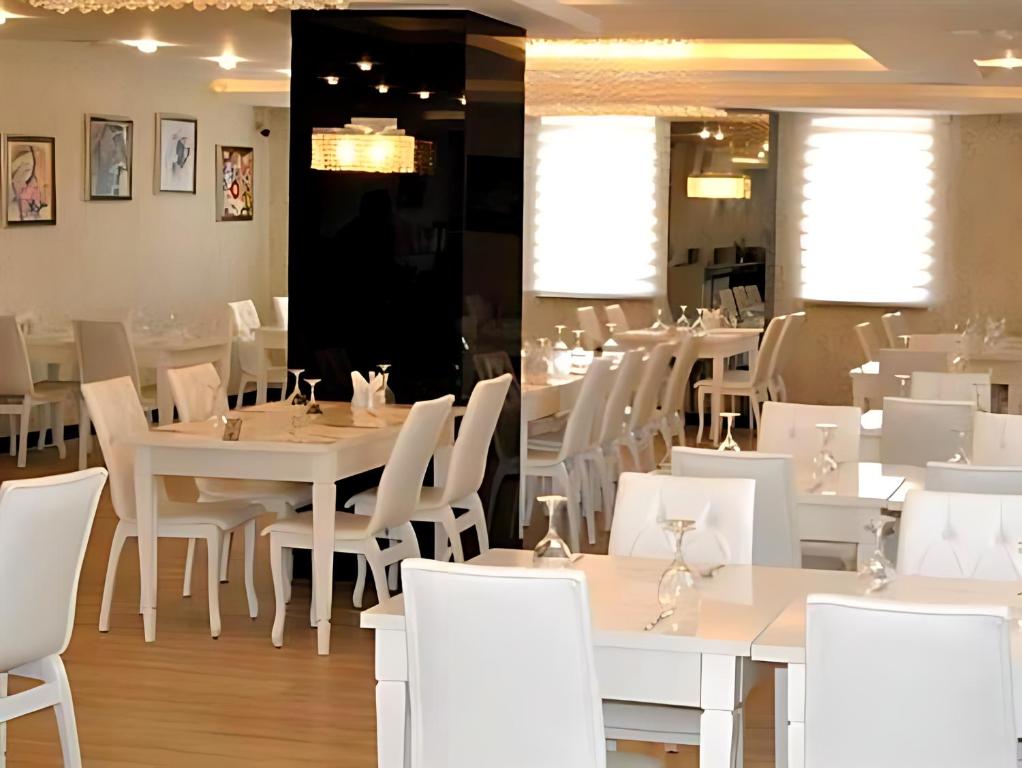 Restaurace v ubytování Real House Hotel