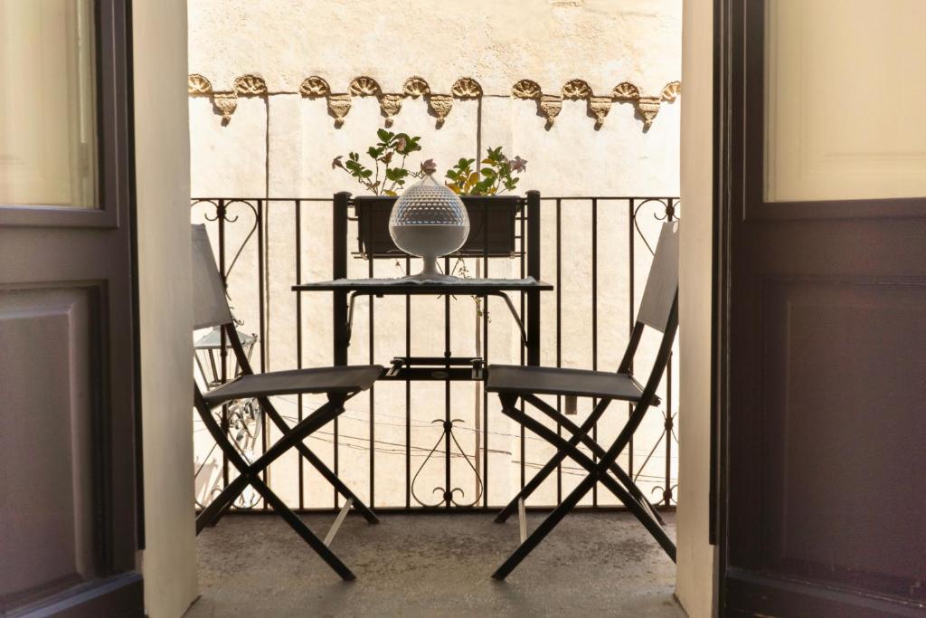a table and two chairs on a balcony at Lo Studiolo in Nardò