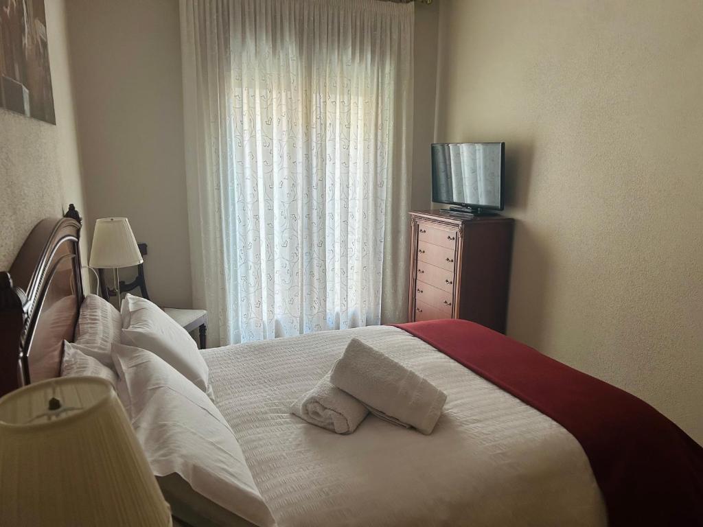 A bed or beds in a room at Los Marqueses de Teruel- VUT El Marqués