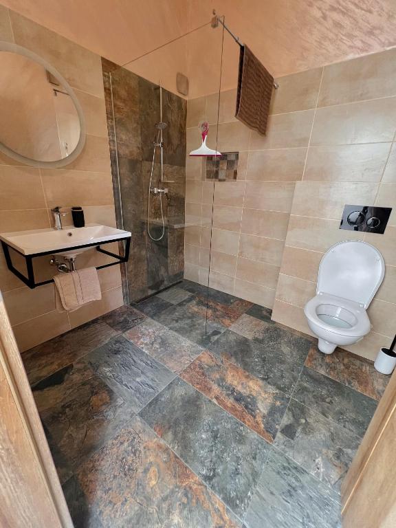 Koupelna v ubytování Apartmány Pod Řípem