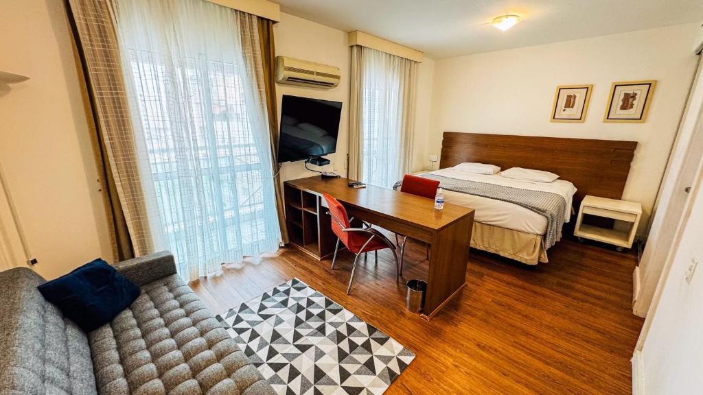 Postel nebo postele na pokoji v ubytování HOTEL PERDIZES - FLAT Executivo - 1206